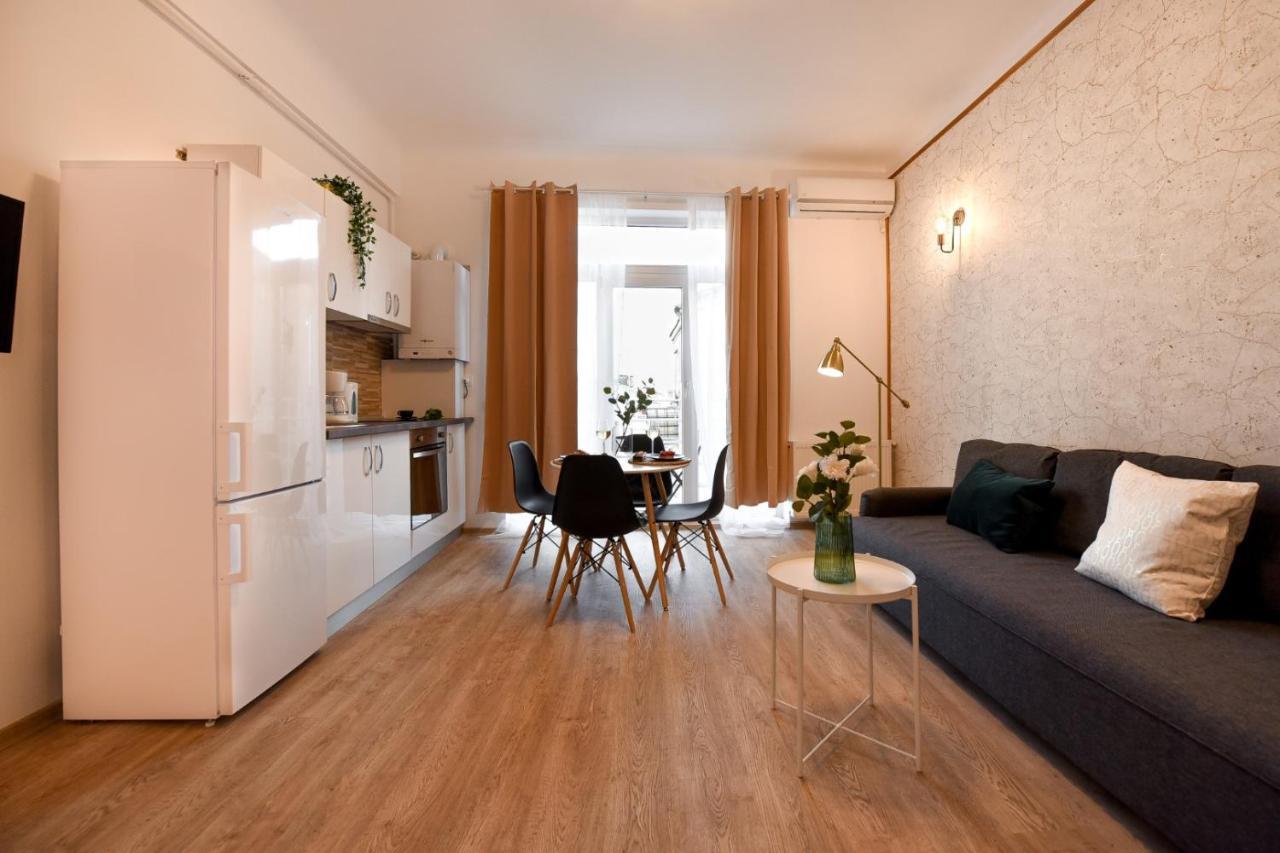 Cozy 1Br Escape - Apartment With Charming Balcony Near Universitate Bucureşti Ngoại thất bức ảnh