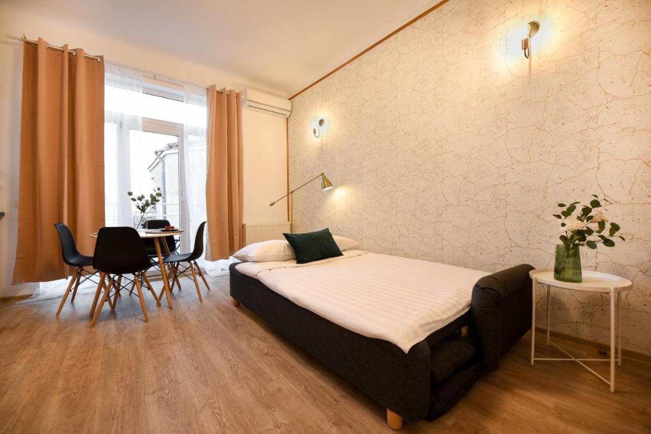 Cozy 1Br Escape - Apartment With Charming Balcony Near Universitate Bucureşti Ngoại thất bức ảnh