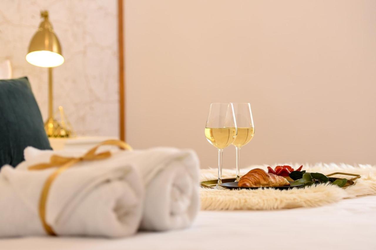 Cozy 1Br Escape - Apartment With Charming Balcony Near Universitate Bucureşti Ngoại thất bức ảnh